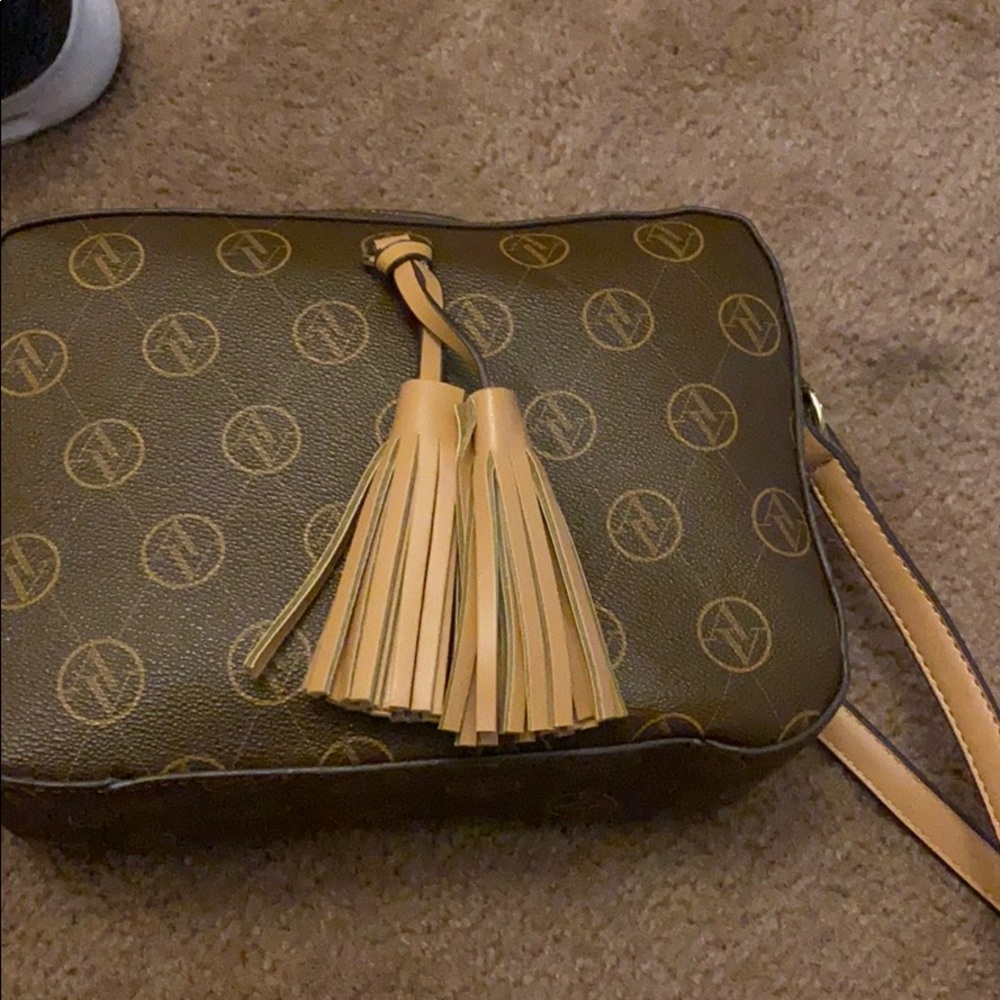 Crossbody handbag